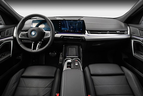 BMW iX2 14 of 30