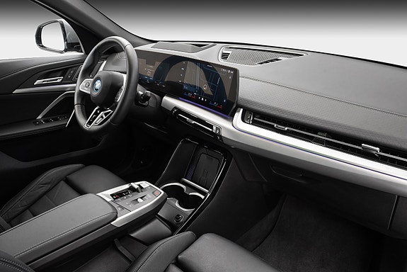 BMW iX2 11 of 30