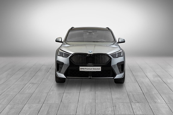 BMW iX2 8 of 30