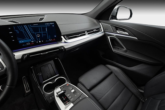 BMW iX2 10 of 30