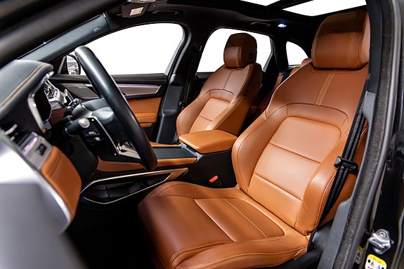 Jaguar F-PACE 3 of 30