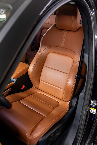 Jaguar F-PACE 18 of 30