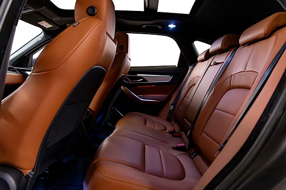 Jaguar F-PACE 5 of 30