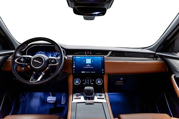 Jaguar F-PACE 4 of 30