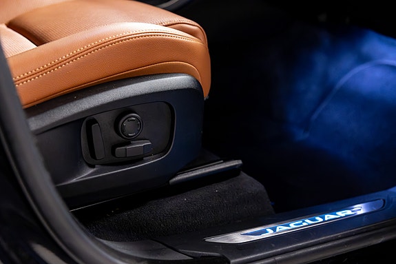 Jaguar F-PACE 28 of 30