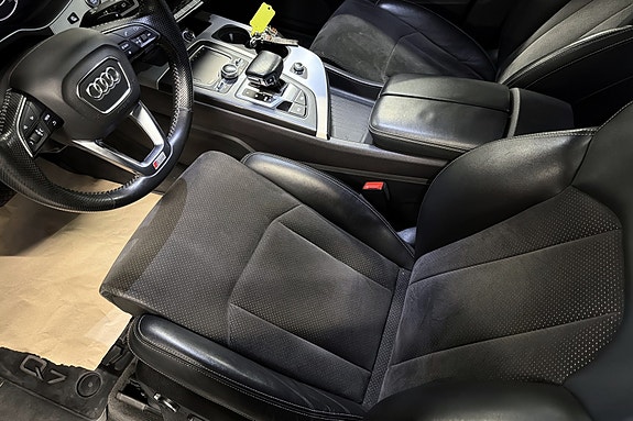 Audi Q7 21 of 30