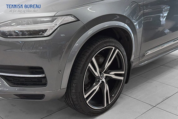 Volvo XC90 2 of 30