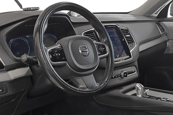 Volvo XC90 16 of 30
