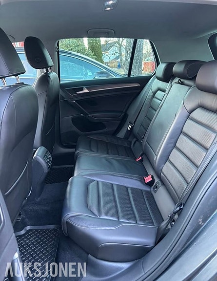 Volkswagen e-Golf VII 16 of 30