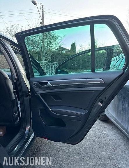 Volkswagen e-Golf VII 23 of 30