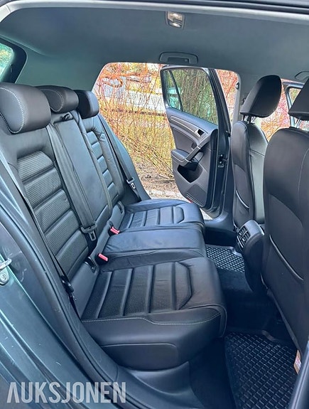 Volkswagen e-Golf VII 18 of 30