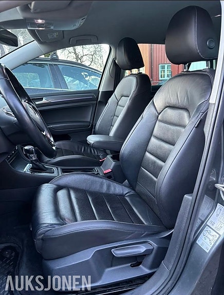 Volkswagen e-Golf VII 15 of 30