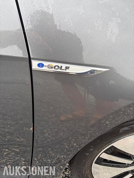Volkswagen e-Golf VII 29 of 30