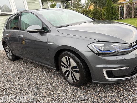 Volkswagen e-Golf VII 3 of 30