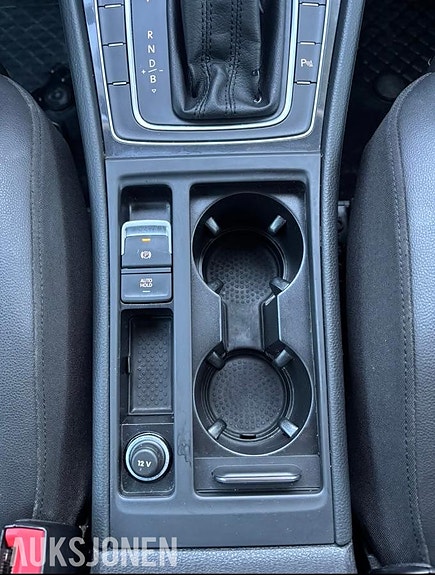 Volkswagen e-Golf VII 26 of 30