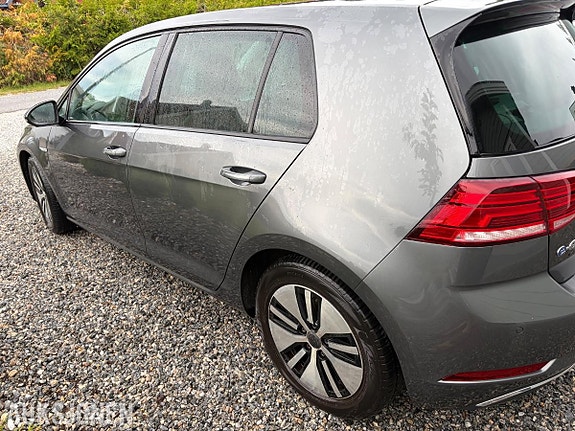 Volkswagen e-Golf VII 8 of 30
