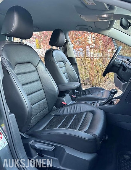 Volkswagen e-Golf VII 17 of 30