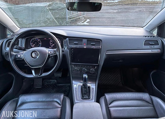 Volkswagen e-Golf VII 24 of 30