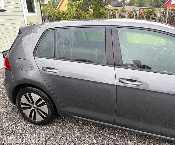Volkswagen e-Golf VII 4 of 30