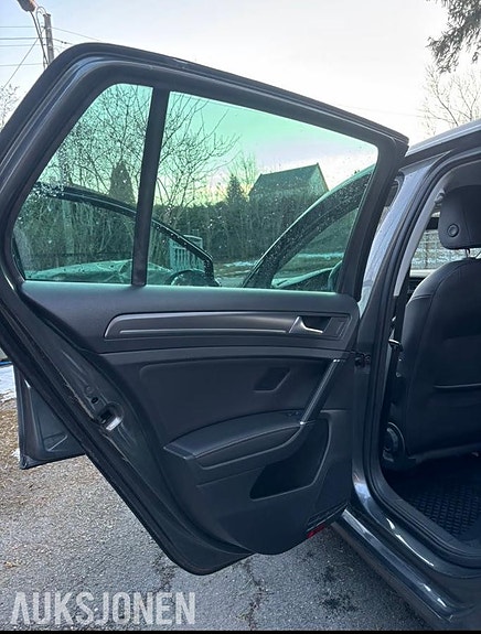 Volkswagen e-Golf VII 22 of 30