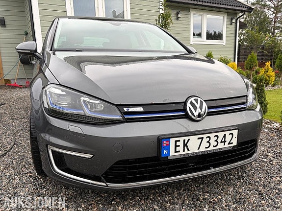 Volkswagen e-Golf VII 2 of 30