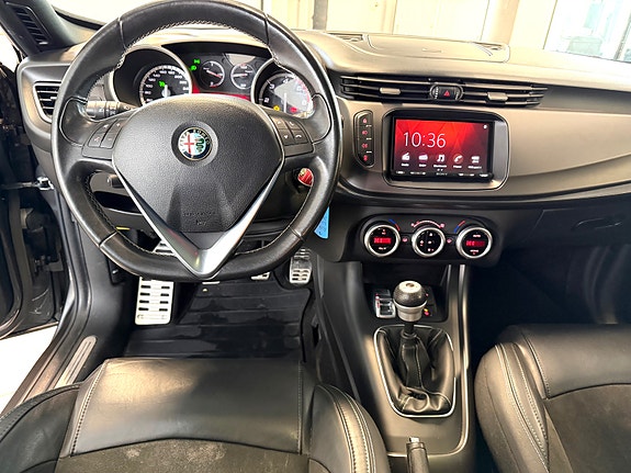 Alfa Romeo Giulietta 13 of 17
