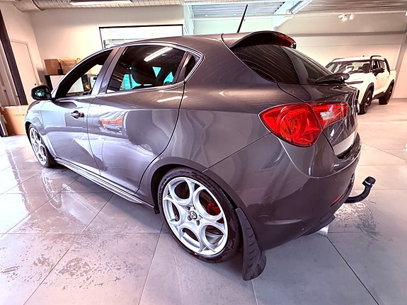 Alfa Romeo Giulietta 3 of 17