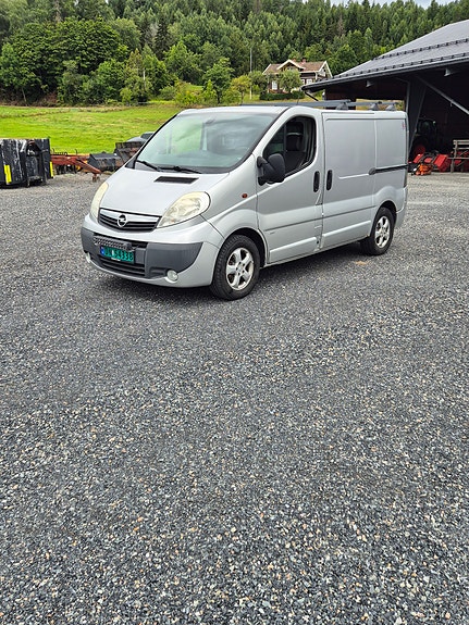 Opel Vivaro 2 of 7