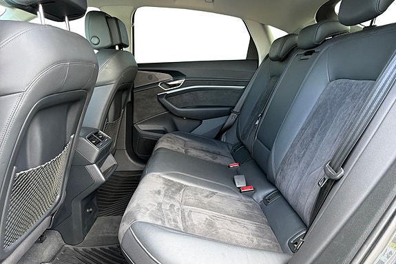 Audi e-tron Sportback 13 of 26