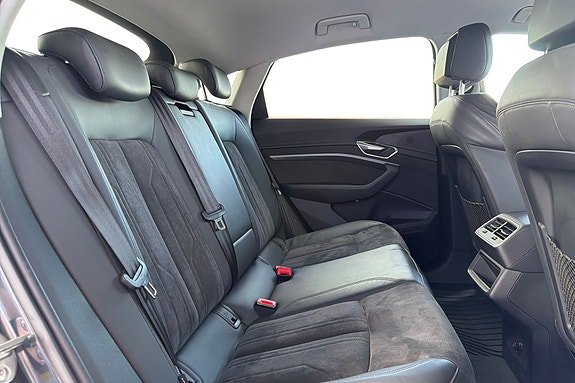 Audi e-tron Sportback 12 of 26