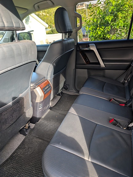 Toyota Land Cruiser 7 of 12