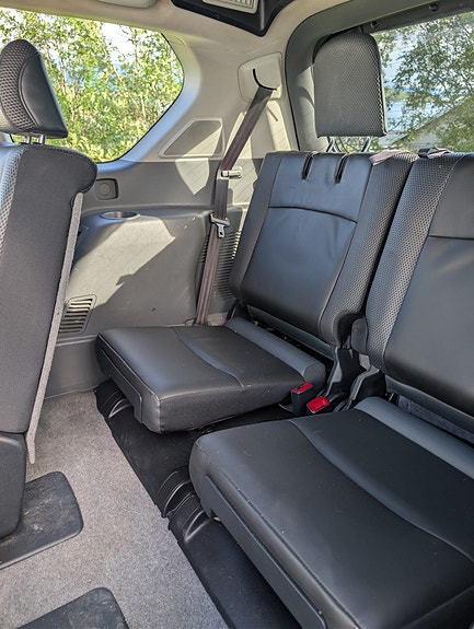Toyota Land Cruiser 10 of 12