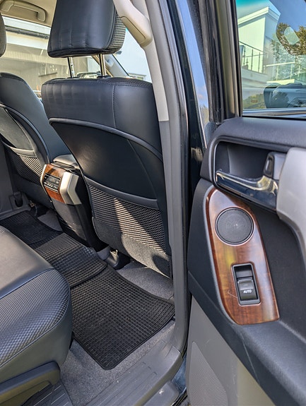 Toyota Land Cruiser 12 of 12