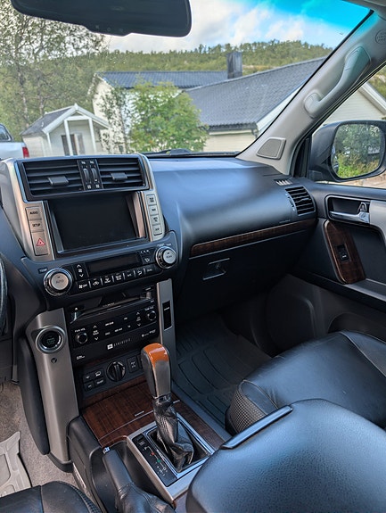 Toyota Land Cruiser 9 of 12