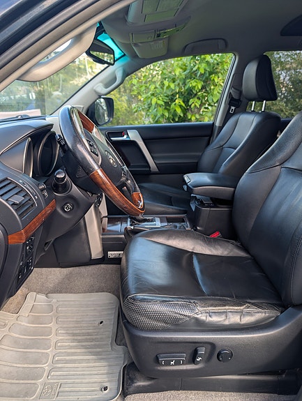 Toyota Land Cruiser 5 of 12