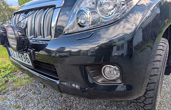 Toyota Land Cruiser 2 of 12