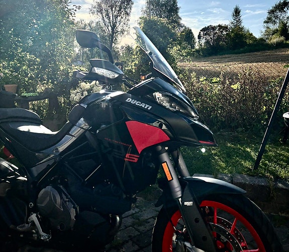 Ducati Multistrada V2S 4 of 8