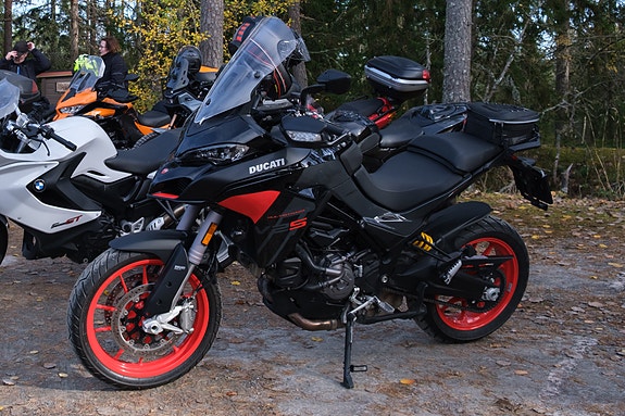 Ducati Multistrada V2S 3 of 4