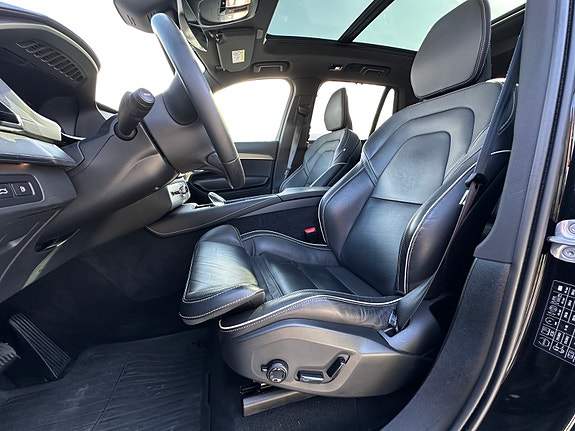 Volvo XC90 11 of 30