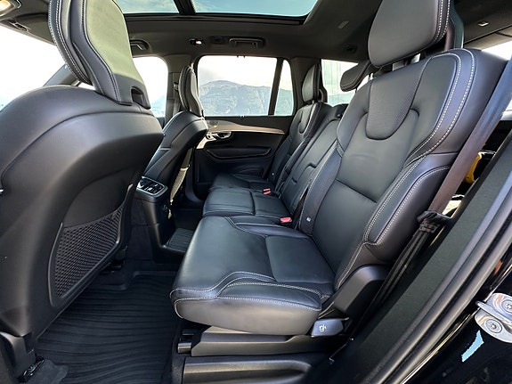 Volvo XC90 13 of 30