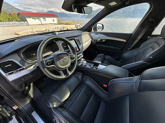 Volvo XC90 12 of 30
