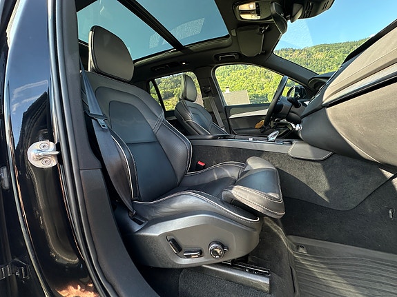 Volvo XC90 16 of 30