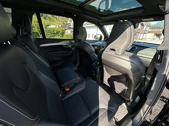 Volvo XC90 15 of 30