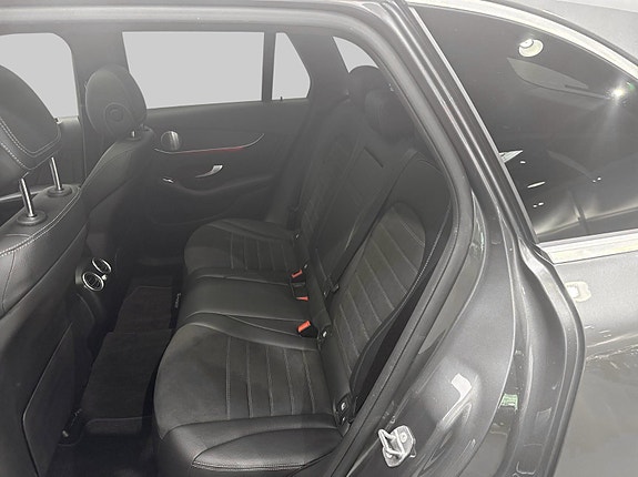 Mercedes-Benz GLC300 de 14 of 30