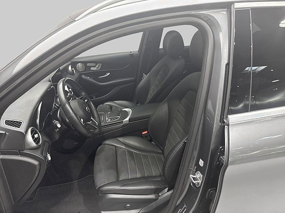 Mercedes-Benz GLC300 de 8 of 30