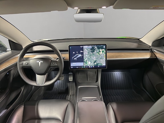 Tesla Model 3 11 of 13