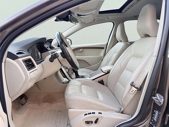 Volvo V70 15 of 30