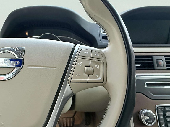 Volvo V70 14 of 30