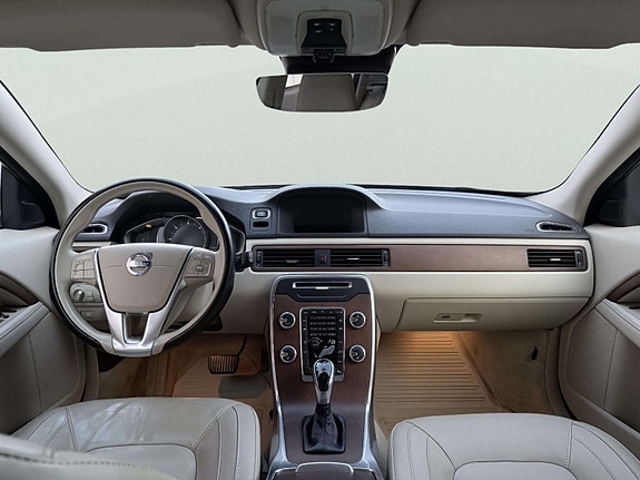 Volvo V70 10 of 30