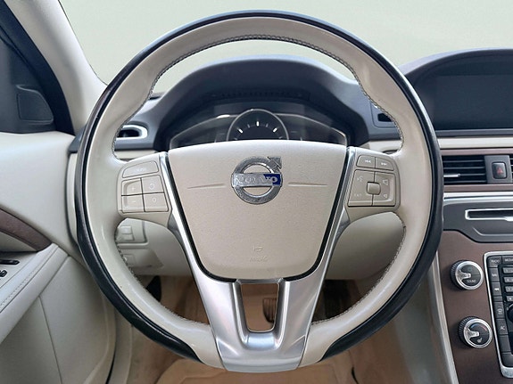 Volvo V70 12 of 30